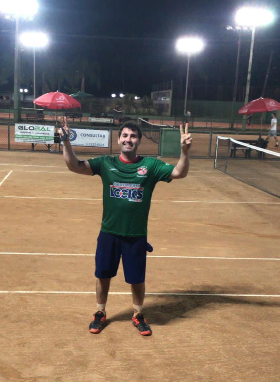 Tiago Garcia, representando o Mampituba nas etapas estaduais de tênis, foi campeão na categoria 5M2, no torneio de Brusque.