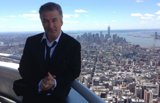 Ator Alec Baldwin dispara arma cenográfica e mata diretora de fotografia em set