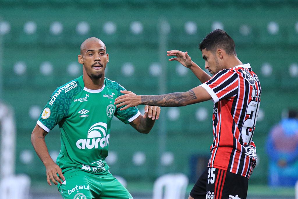 No retorno do torcedor a Arena Condá, Chape e São Paulo empatam por 1 a 1