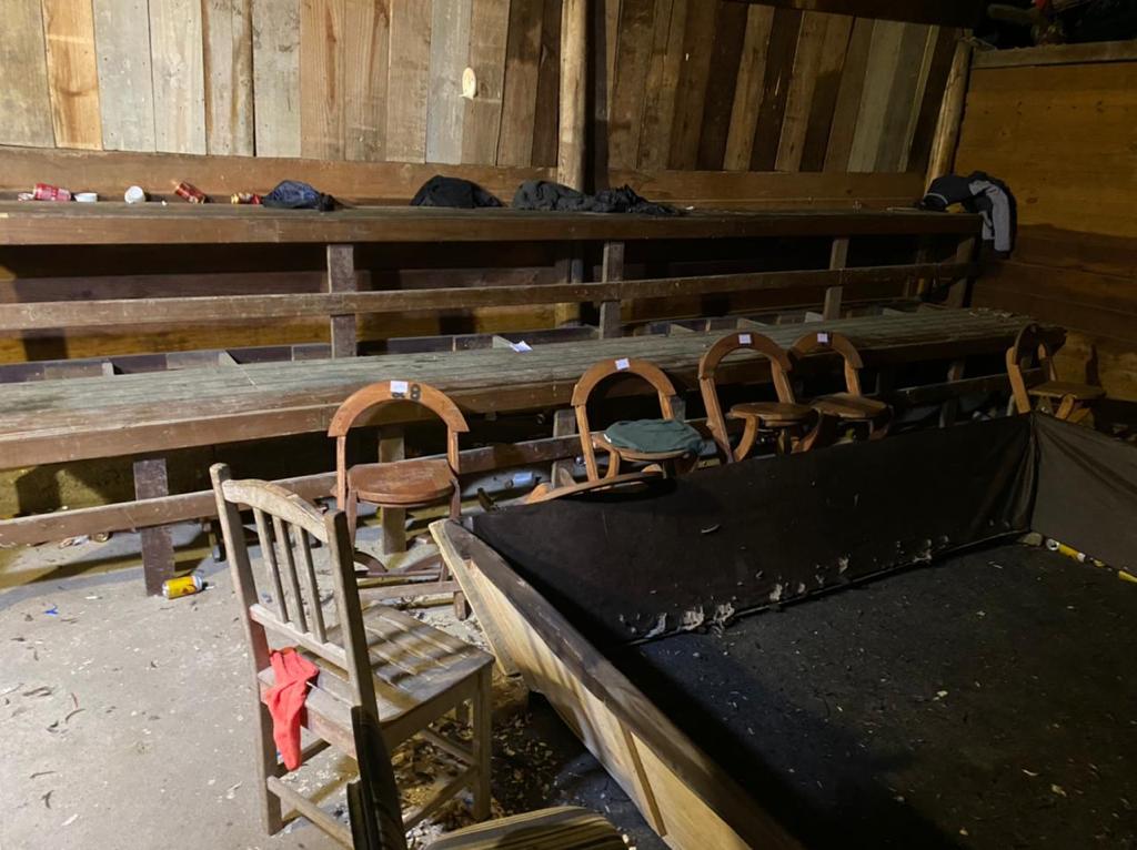 Polícia Militar descobre rinha de galo em bar de Itajaí