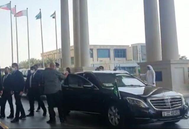 Bolsonaro no desembarque a Dubai. Reportagem SBT News/SBT News