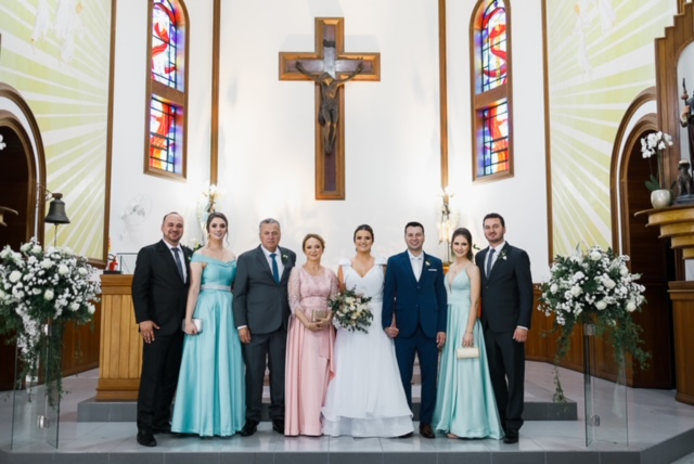 Maiara e Bruno com os pais do noivo, Luiz Roberto Salvan e Hilda Milak Salvan.