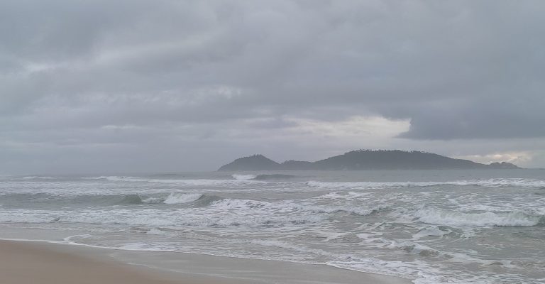 Praia do Campeche – 06h20. Foto: Boletim.surf | Reprodução