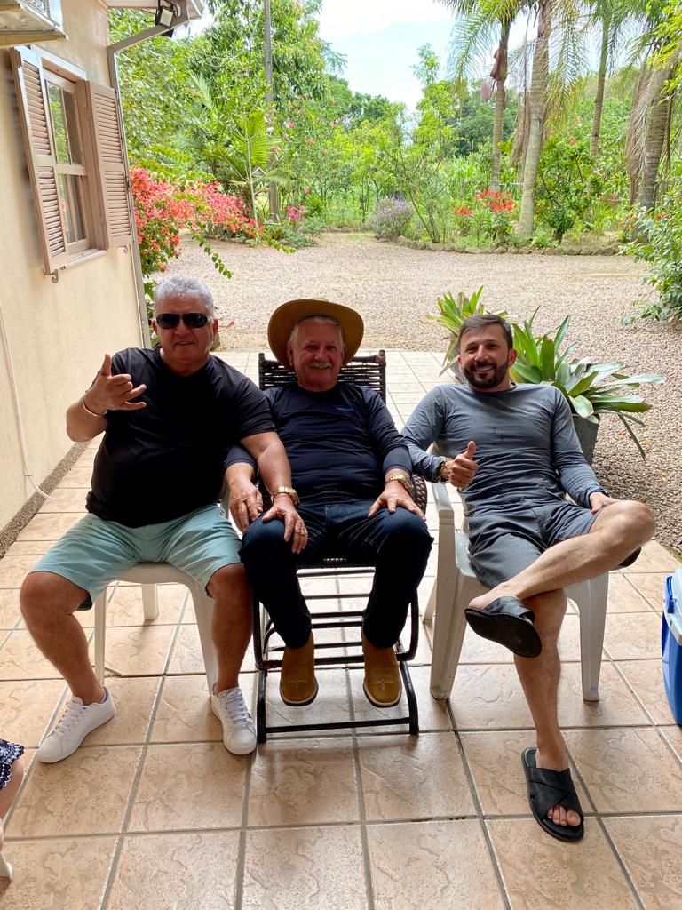 Os Constantino comemorando no Rancho da família em Jaguaruna, o aniversário do patriarca Jorge Constantino, pai do empreendedor Fabiano Constantino. 