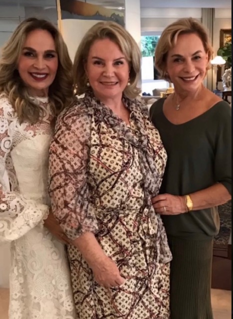 Trio de classe Jane Cechinel, Iara Cassetari e Bernadete Guglielmi, na comemoração de novo ciclo da Iara.