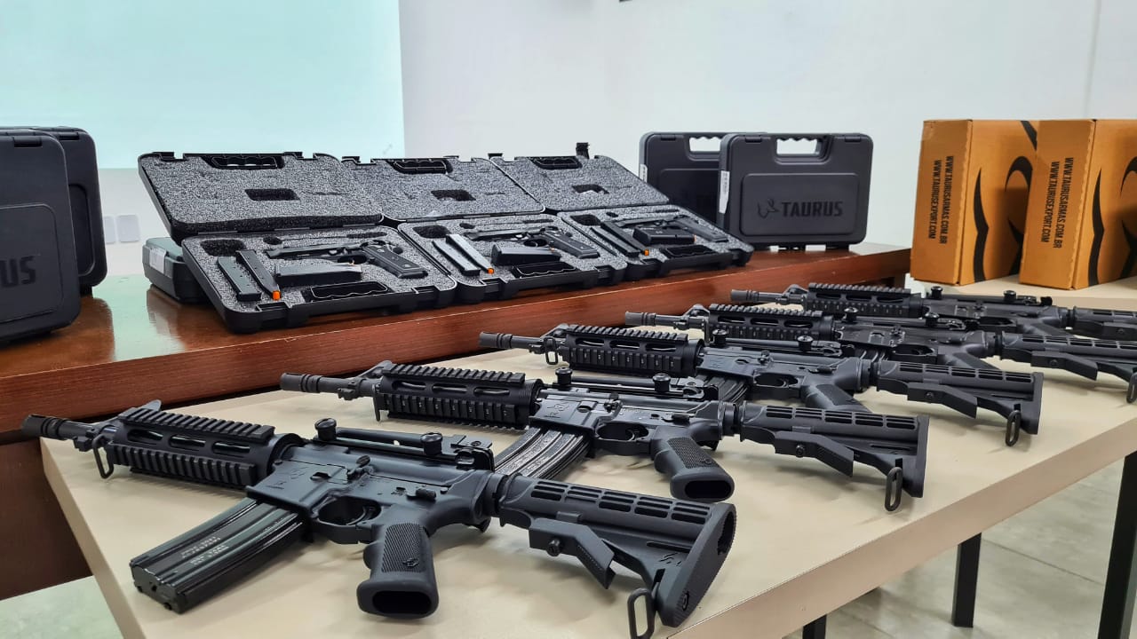 Polícia Militar de Blumenau recebe armamentos e munições