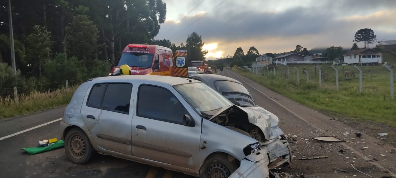 Dois homens morrem em colisão frontal na SC-390