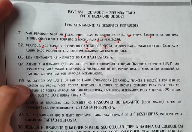 A mensagem subliminar com a inscrição “fora Bolsonaro” foi identificada em uma prova, no Rio Grande do Sul | Foto: Reprodução Mídias Sociais  | Via: SBT News