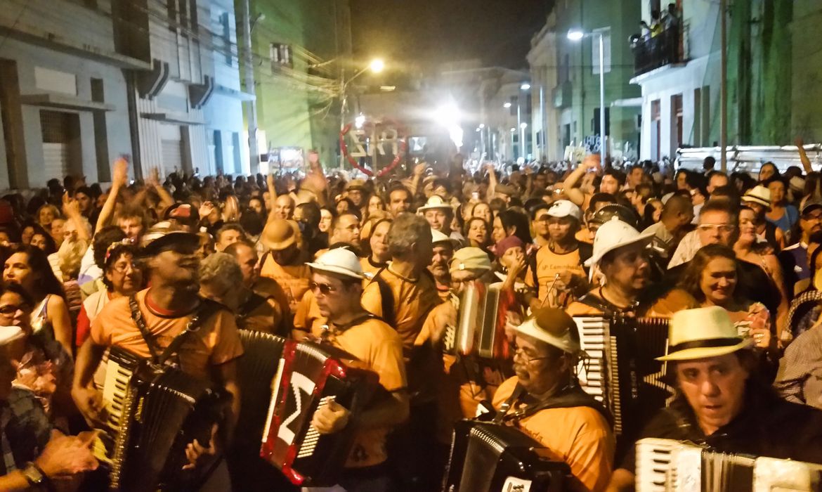 Recife – Abertura do São João no Recife leva sanfoneiros e forró ao palco do frevo.  (Foto: Sumaia Villela/Agência Brasil)