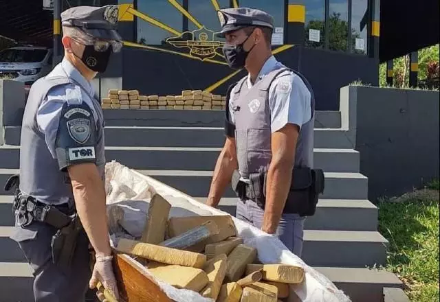 Policiais apreenderam carga de maconha em carro de funerária | Divulgação/Polícia Militar

