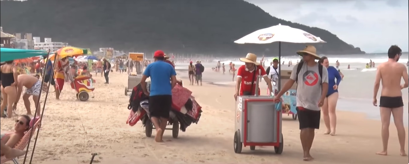 Renovação de alvará para trabalhar na praia, em Florianópolis, começou nesta terça-feira (29). – Reprodução | SCC Meio-dia