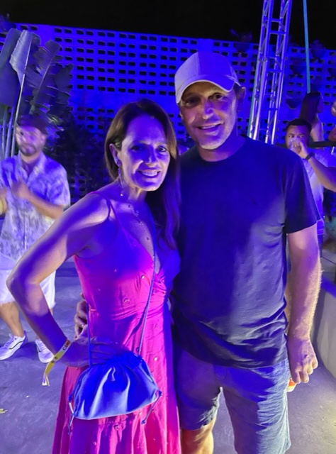 Casal araranguaense Luziana e Emerson Almeida, no show do Menos é Mais, na Mailing Lagoa Balneário Gaivota. Foto Arquivo Pessoal