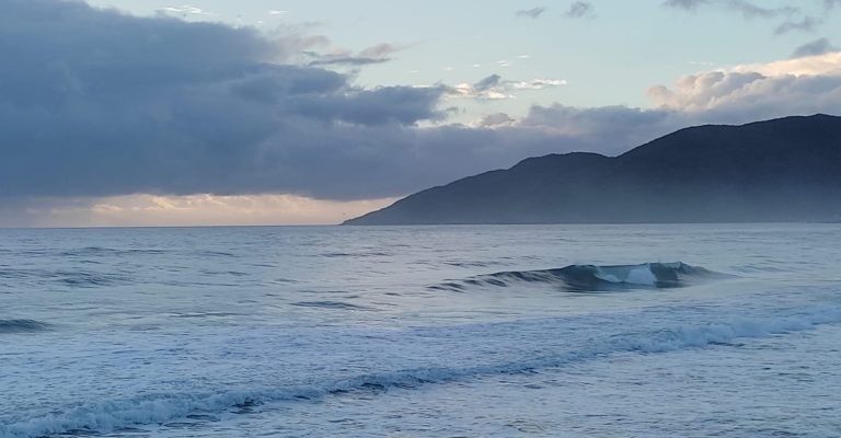 Foto: Praia da Caldeira – 11/01/2022 – 06h00 | Boletim.Surf 

