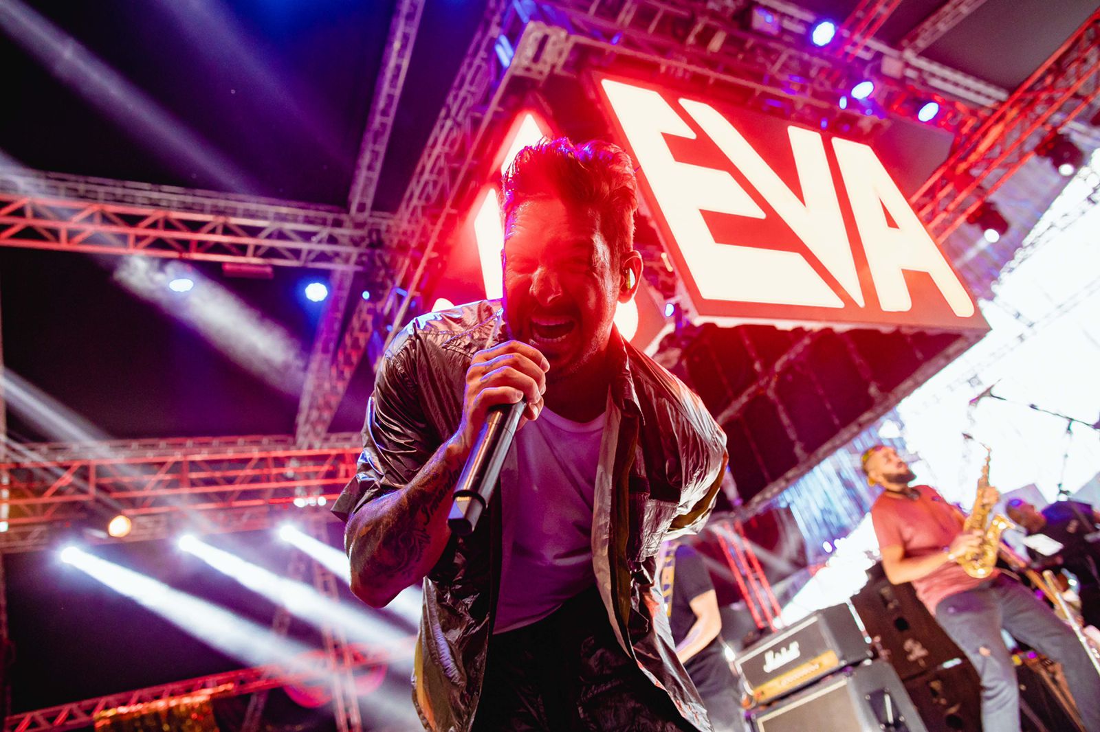 Carnaval em Florianópolis anima foliões com É o Tchan e Banda EVA