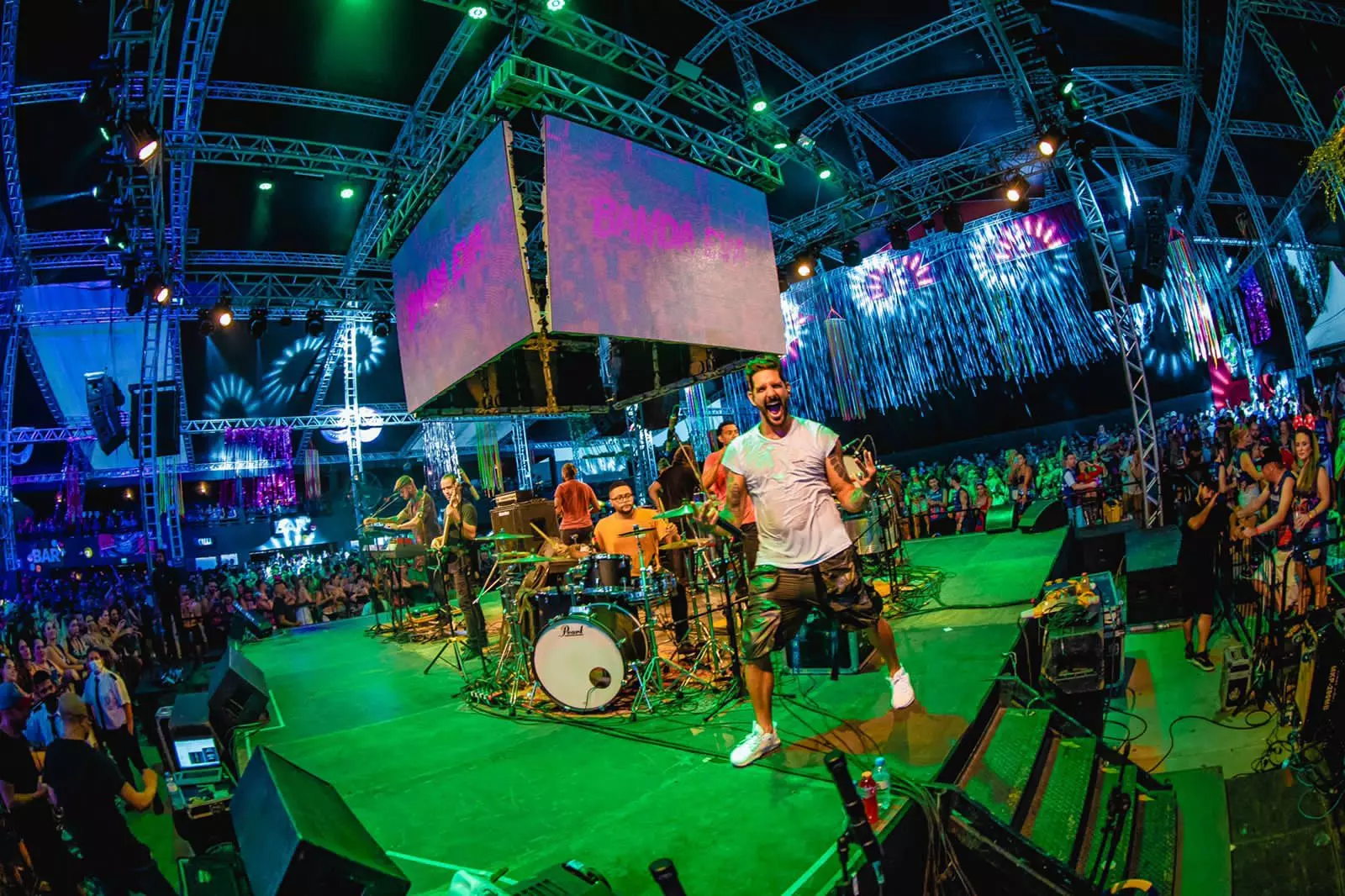 Felipe Pezzoni – Banda Eva no palco do carnaval Music Park! Foto Caio Graça