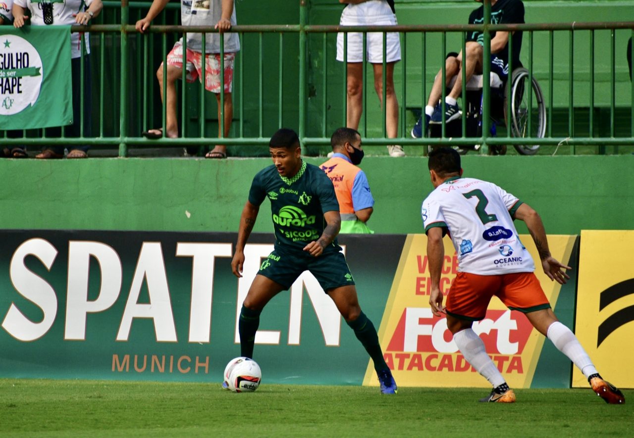 Chape fica no empate com o Camboriú