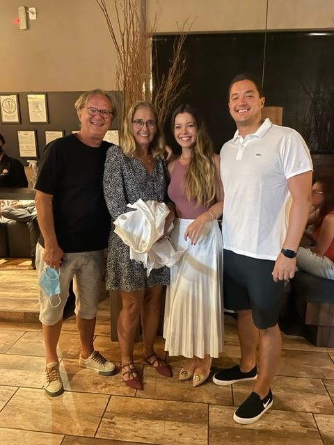 Dr Flávio Spillere e a esposa Rosalba, com filho e nora, em noite de sushi no Maderu. Foto Arquivo Pessoal