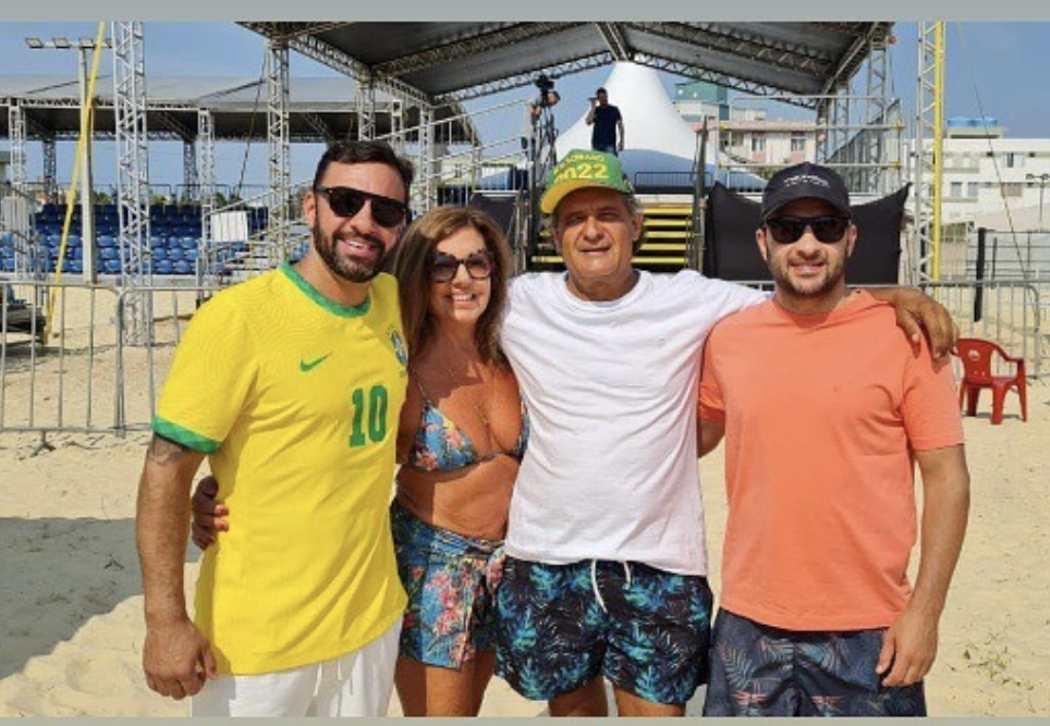 Ronaldo e Teka Freitas com os filhos Daniel e Xande, família incentivadora do Mundial de Beach Tennis no balneário Rincão.