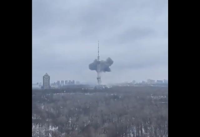 Torre de TV atingida em Kiev | Reprodução

