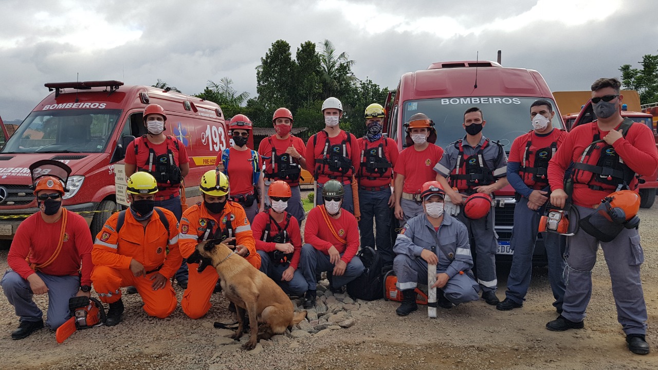 Equipe dos Bombeiros Voluntários de Joinville. Foto: Divulgação
