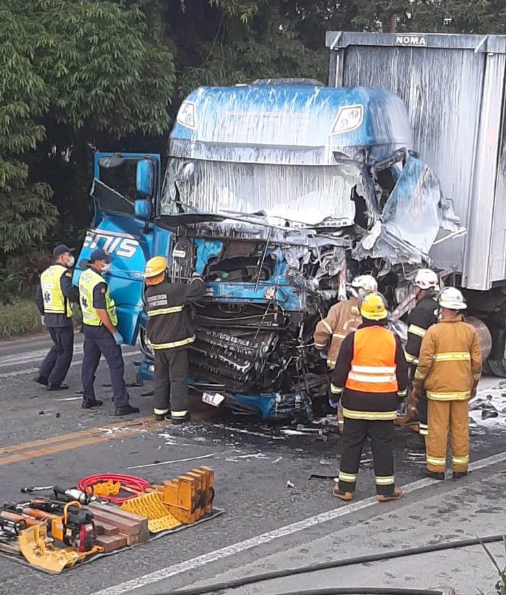 Acidente foi registrado na divisa entre Blumenau e Indaial | Foto: divulgação/Bombeiros