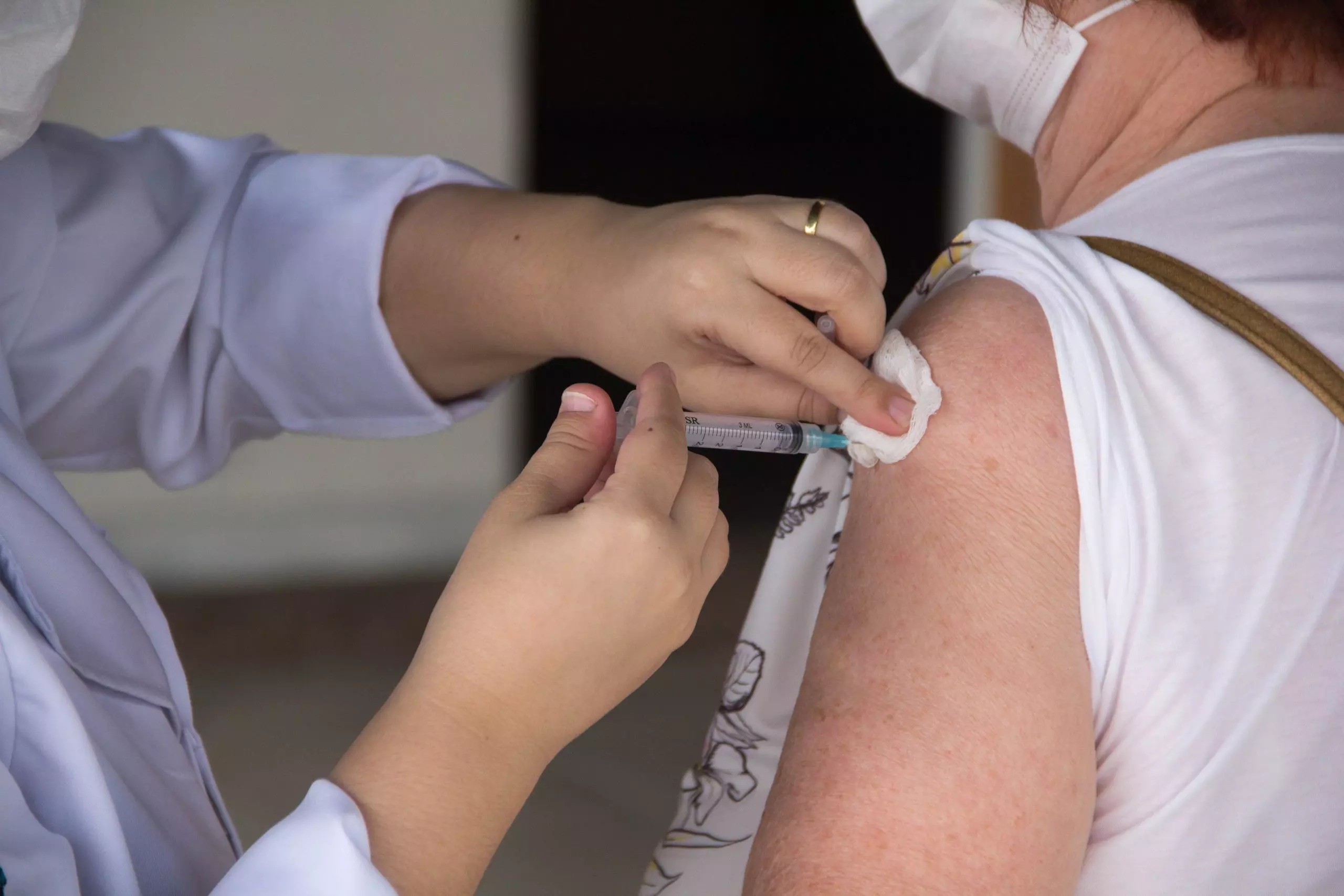 Idosos acima dos 60 anos e comunidade quilombola estão entre as pessoas que já podem tomar a vacina | Foto: Jeferson Regis | Secom-PMSJ
