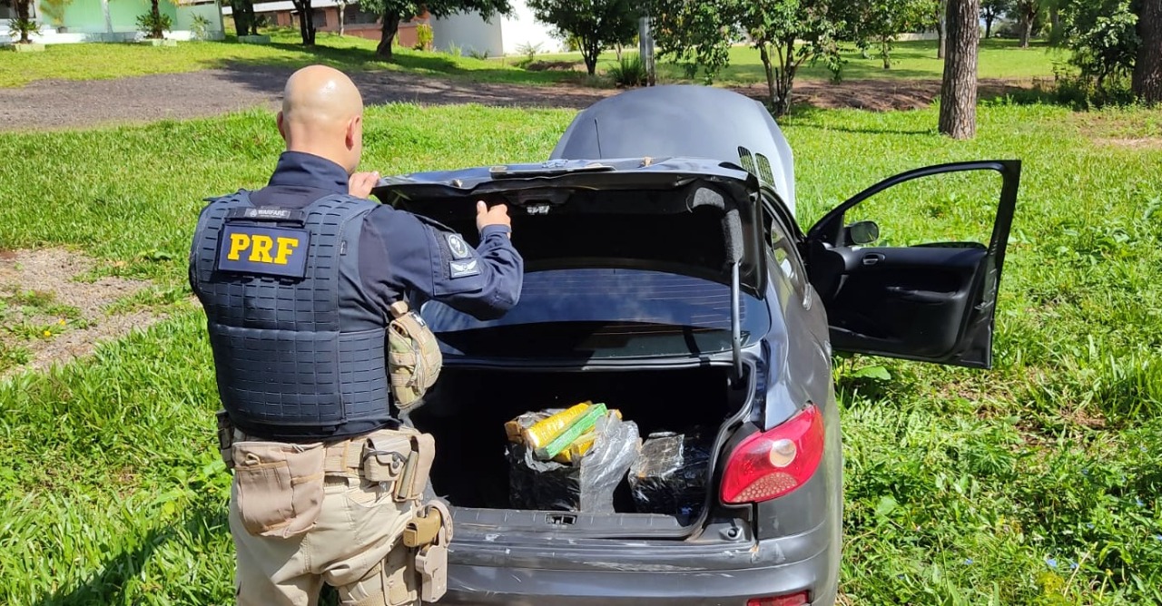Polícia apreende maconha e cocaína. Foto: PRF/Divulgação