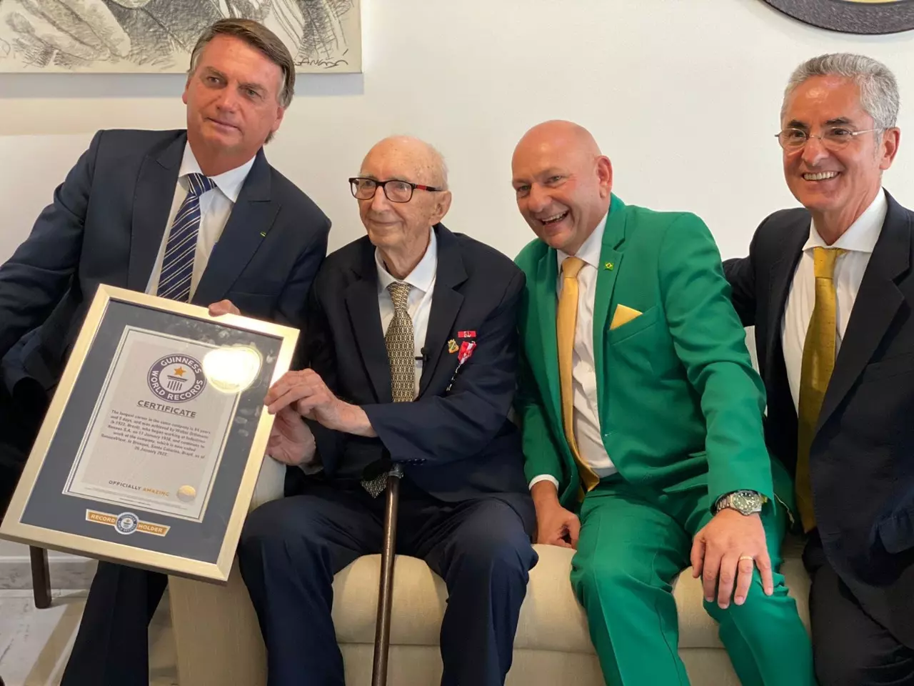 Foto: Presidente Jair Bolsonaro com Walter Orthmann, Luciano Hang e Armando Hess, diretor da RenauxView.
Divulgação: Havan