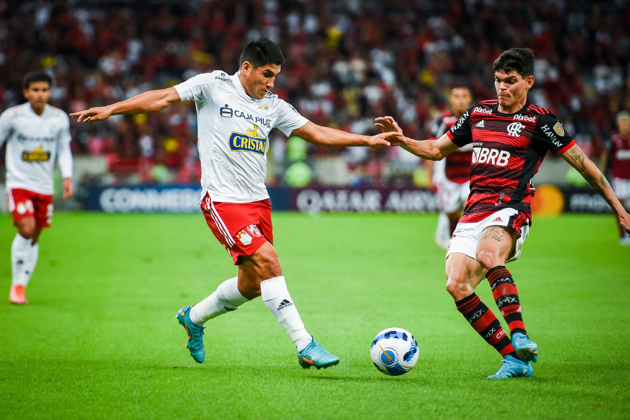 Flamengo vence Cristal e busca a melhor campanha da Libertadores