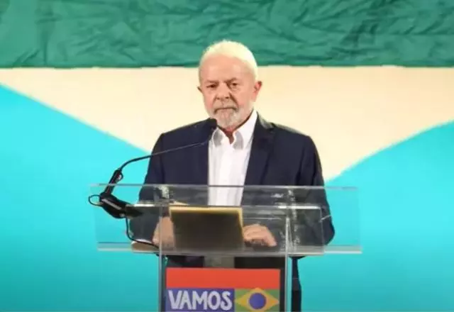 Ex-presidente Lula oficializa pré-candidatura à presidência da República | Foto: Reprodução/ SBT News

