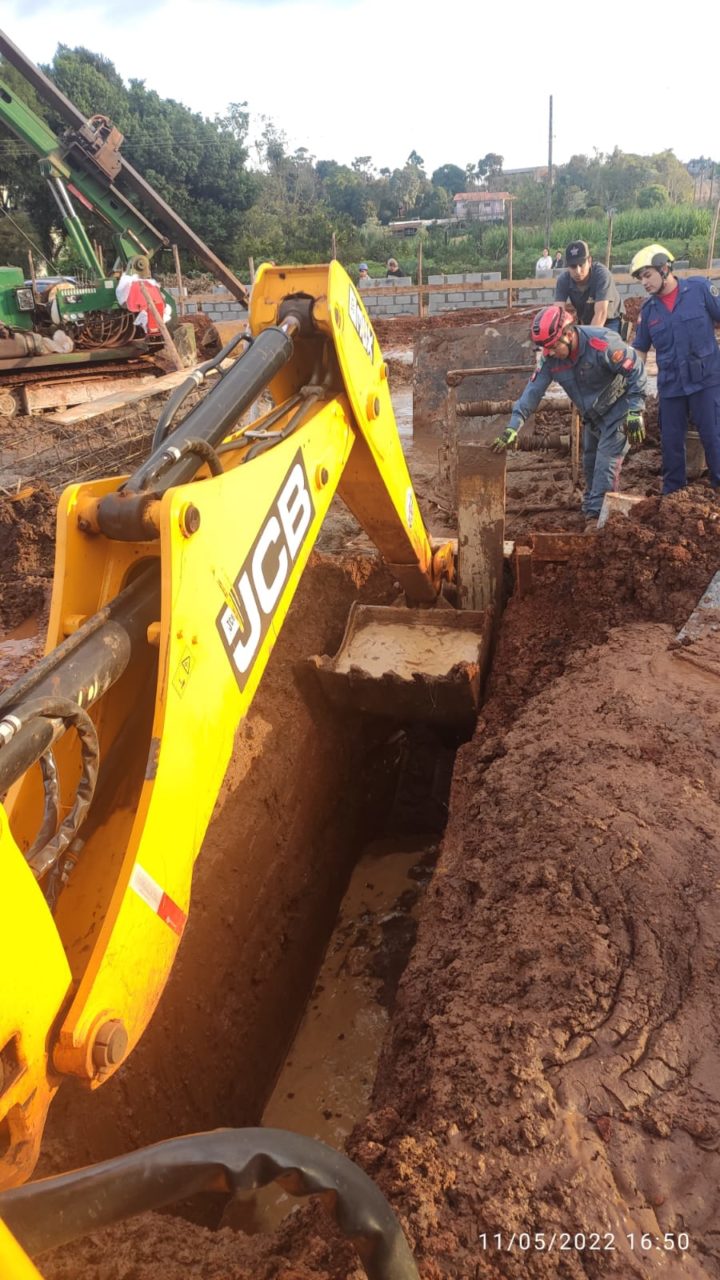 Trabalhador morre soterrado por concreto no Oeste de SC