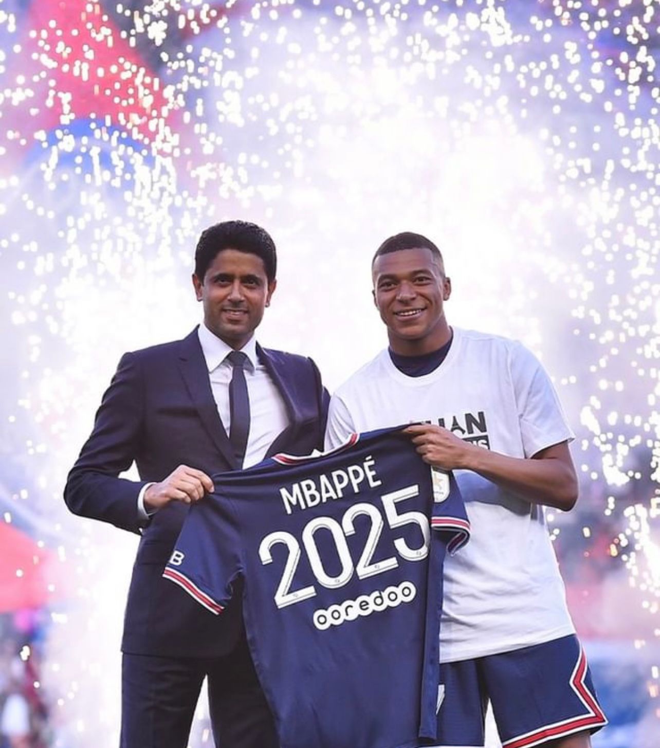 Futebol Europeu: Mbappé renova com o PSG até 2025