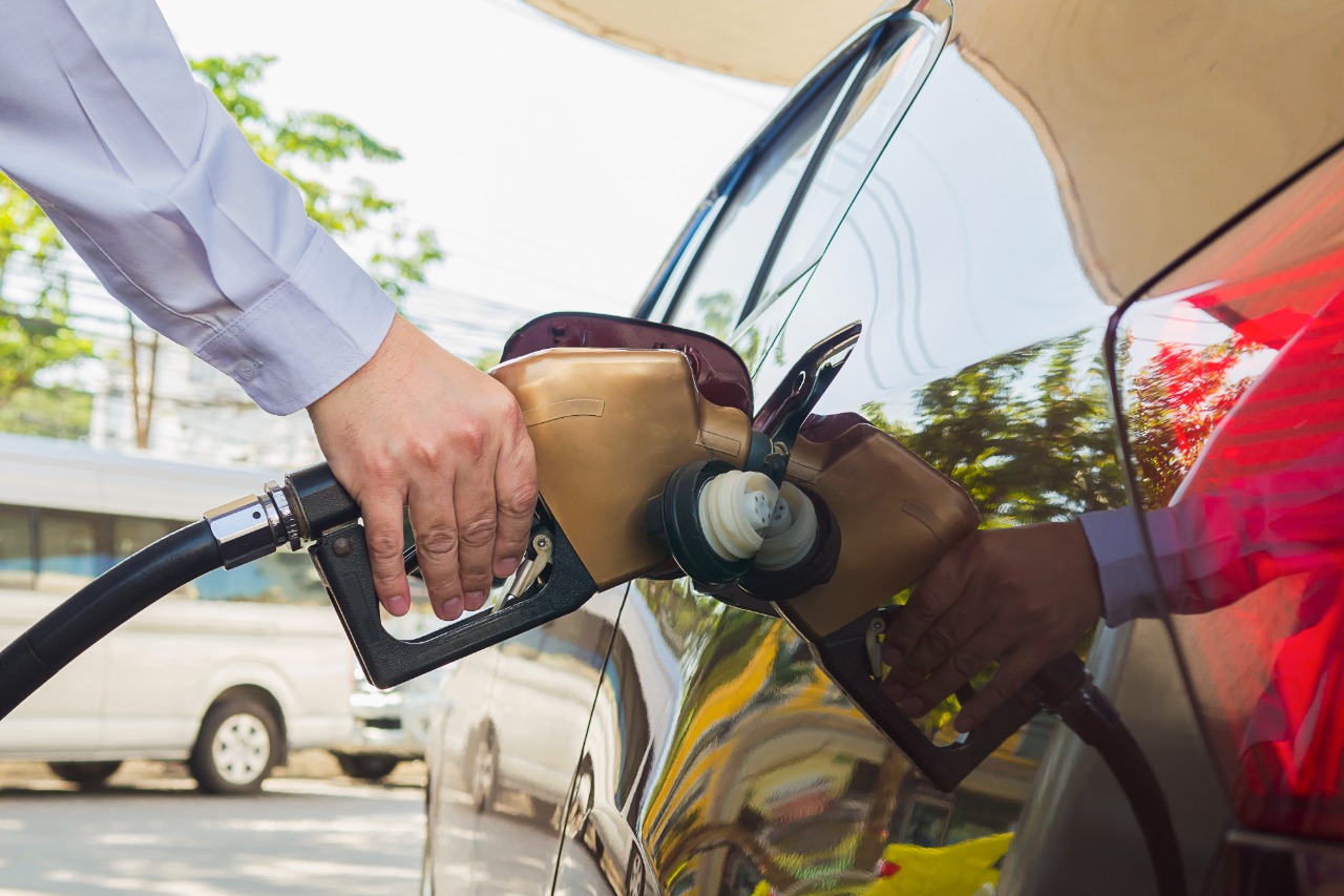 Consumidores optam por Gasolina e dispensam o Etanol