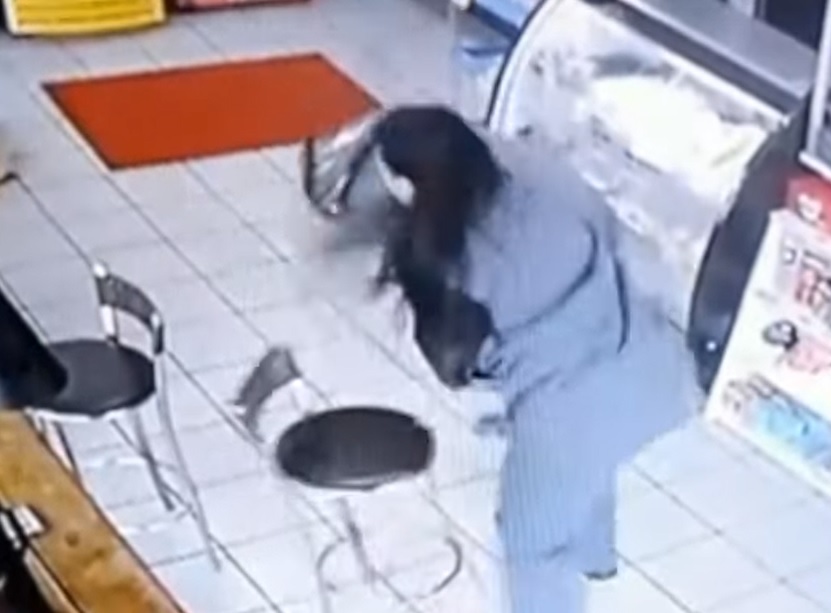 VÍDEO: Mulher frentista da surra em homem após ser assediada
