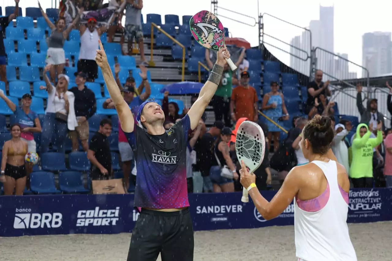 Os brasileiros André Baran e Rafaella Miiler, campeões de duplas mistas. Crédito Foto: Cristiano Andujar/ Marcello Zambrana, Divulgação 