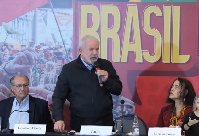 Aos gritos, homem invade evento do PT e chama Lula de corrupto