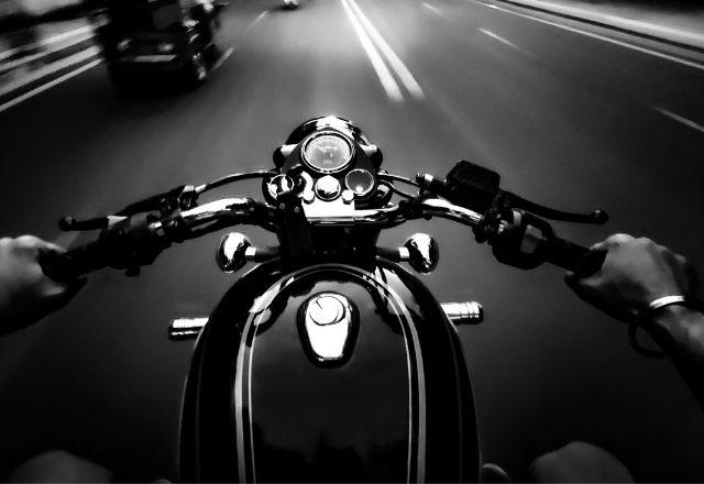 Bolsonaro renova promessa: zerar impostos para motocicletas nas BRs | Reprodução/Canva

