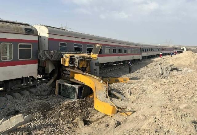 O trem, operado pela estatal Ferrovia da República Islâmica, transportava cerca de 350 pessoas | Reprodução/ Agência Estatal Isna

