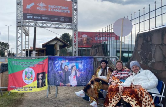 32ª Festa Nacional do Pinhão: público forma fila para shows desta quarta