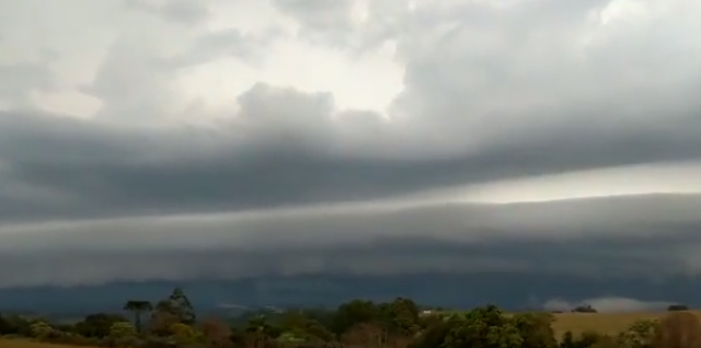 Veja imagens de nuvem Arcus em Chapecó