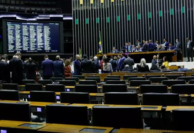 Deputados aprovaram PEC dos Benefícios em dois turnos; texto agora segue para promulgação | Elaine Menke/Câmara dos Deputados | Via: SBT News