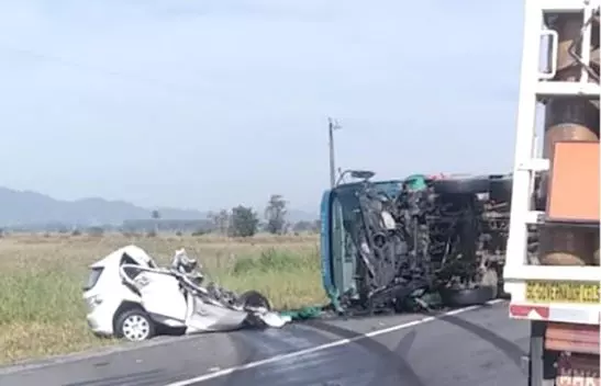 homem morre após colidir carro contra caminhão em Ilhota