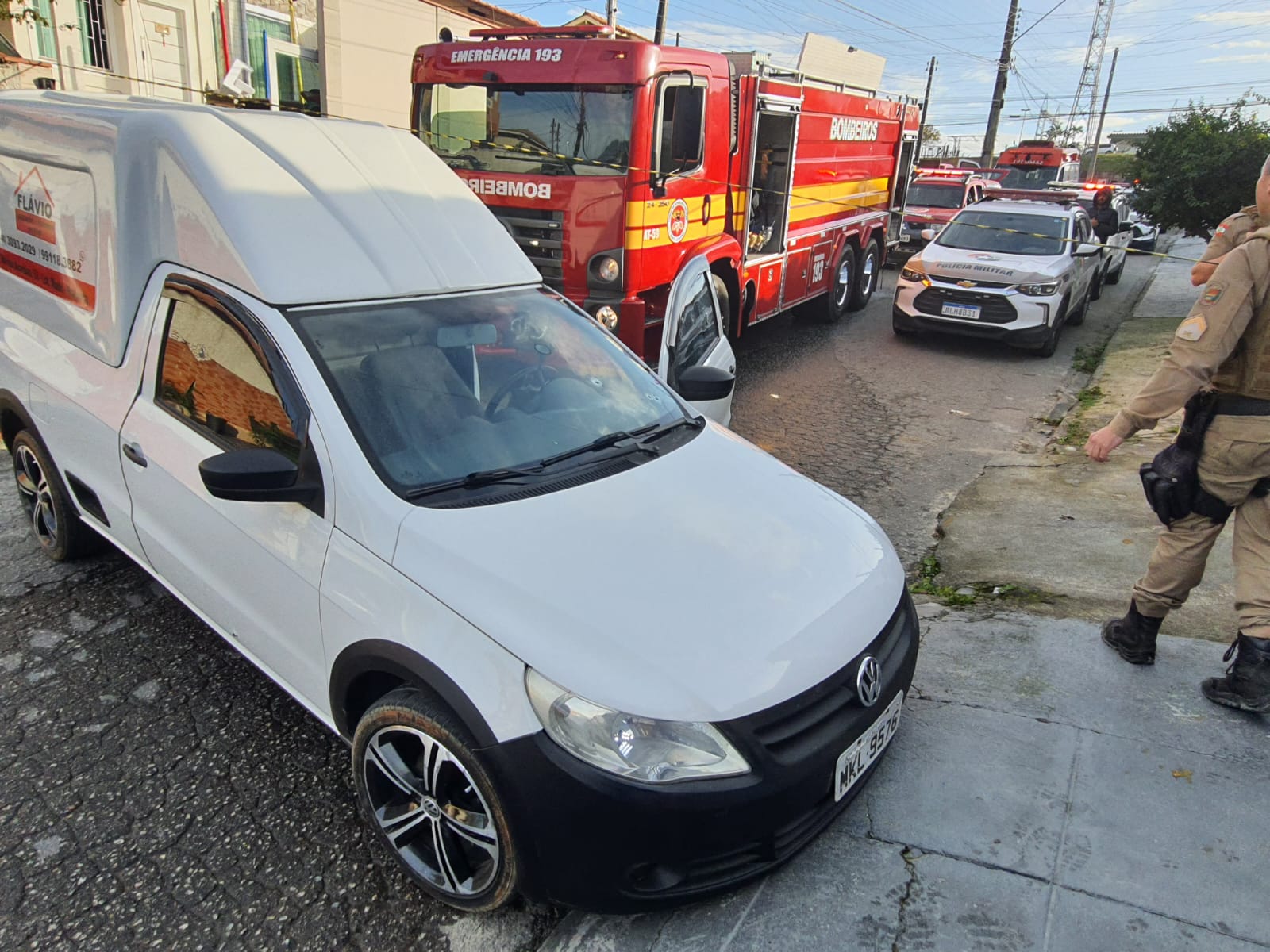 Homem atira em vizinho e dispara na própria cabeça em Palhoça