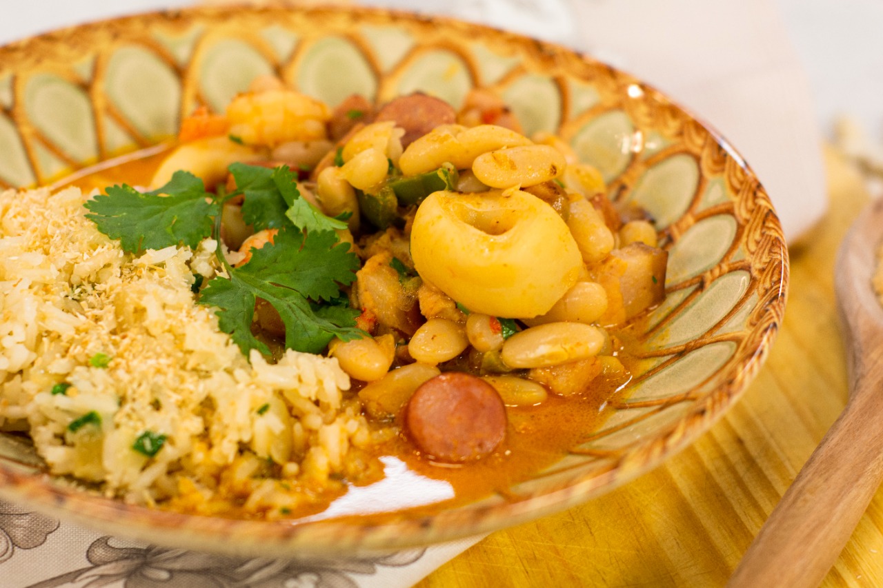 Desejos de Mãe: receita de feijoada de frutos do mar e arroz de coco