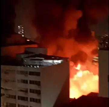 Demolição de prédio incendiado na 25 de março, em São Paulo, pode durar 6 meses