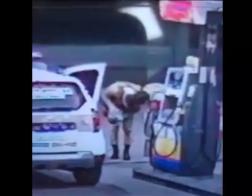 Polícia salva bebê engasgado em posto de gasolina em Criciúma. Foto: Reprodução/Twitter