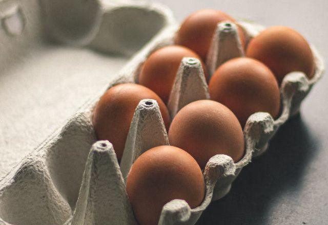 Segundo levantamento do IBPT, o ovo tornou-se o grande vilão dos produtos analisados com aumento de 202,13% acima da inflação | Unsplash, via SBT News

