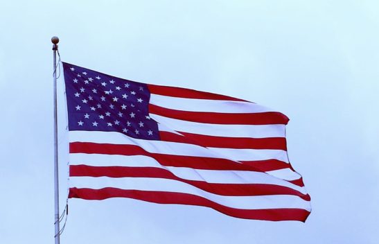 Países reagem a tarifas dos EUA com retaliações comerciais. - Foto: Pixabay/Reprodução