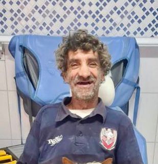 Homem recebe prótese dentária e tem vida transformada. Foto: Divulgação