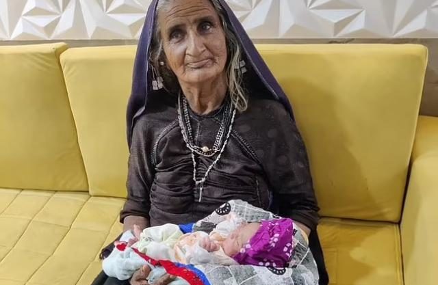 Mulher que diz ter 70 anos dá à luz ao primeiro filho. Foto: Reprodução/Rara Shot, via SBT News